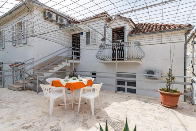 Apartments Lima Lazaneo Jelsa  Exterior photo