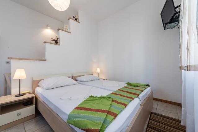 Apartments Lima Lazaneo Jelsa  Exterior photo