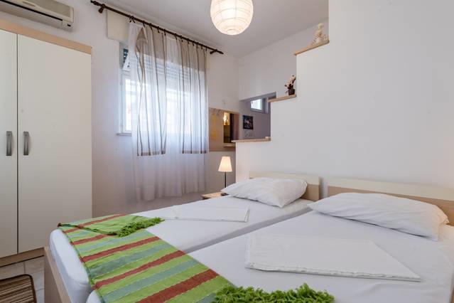 Apartments Lima Lazaneo Jelsa  Exterior photo